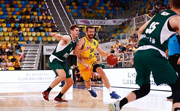 Imagen principal - Slaughter decide para el Granca (92-81)