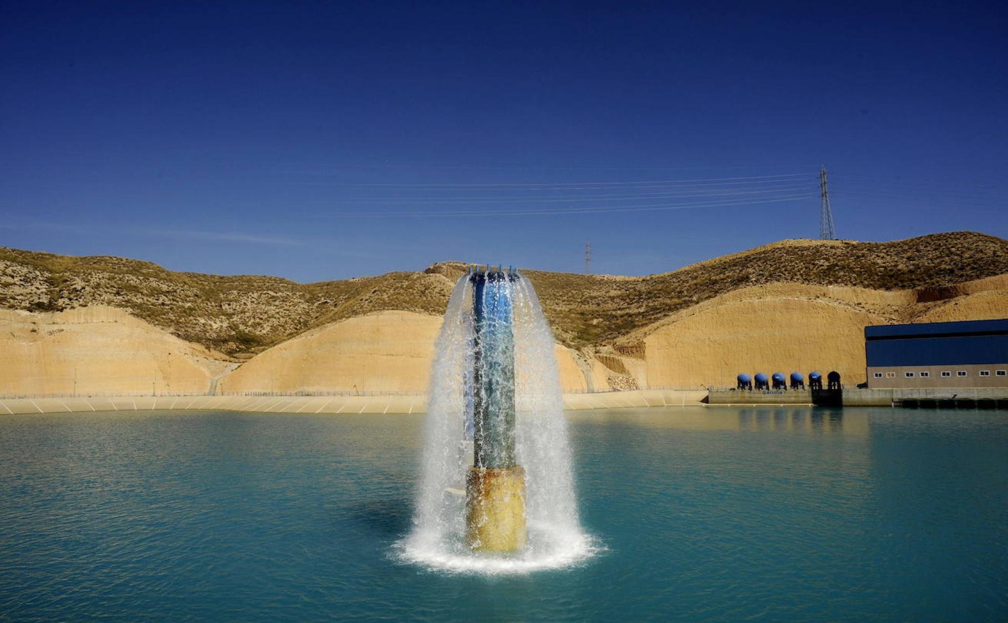 Planta de desalinizadora de agua en Carboneras, Almería. 