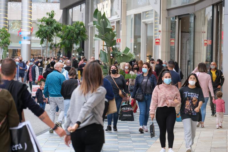 Ocho de cada diez españoles aplazan sus compras planificadas por la inflación