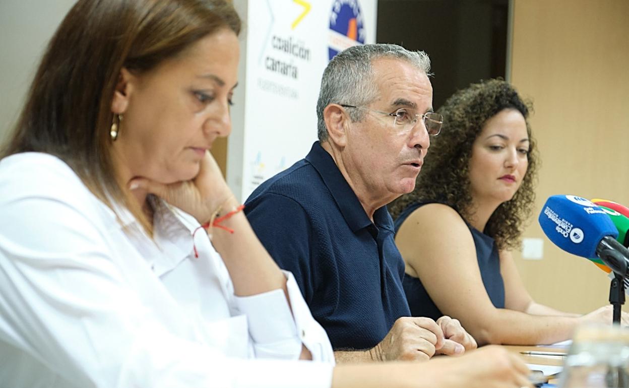 Nereida Calero, Mario Cabrera y Jana González, los tres parlamentarios nacionalistas. 
