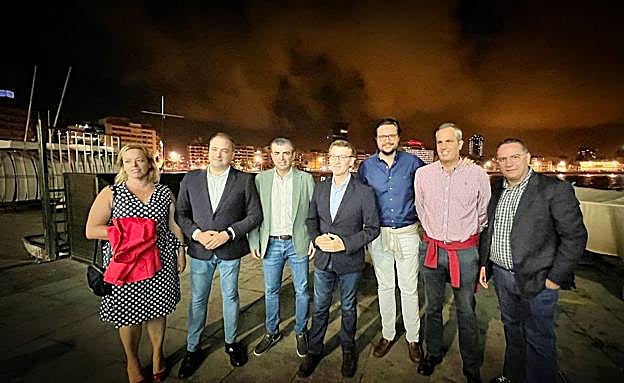 Imagen principal - El baile de Feijóo en la romería de La Naval