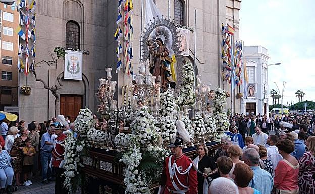 Las fiestas de La Naval se despiden con la Magna Procesión de la Octava. 