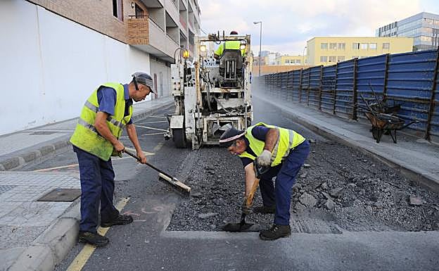 Trabajos de asfaltado en la capital. 