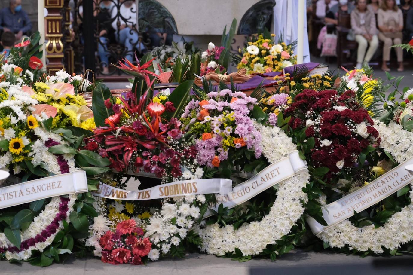 Fotos: Emotivo funeral del padre Fuertes