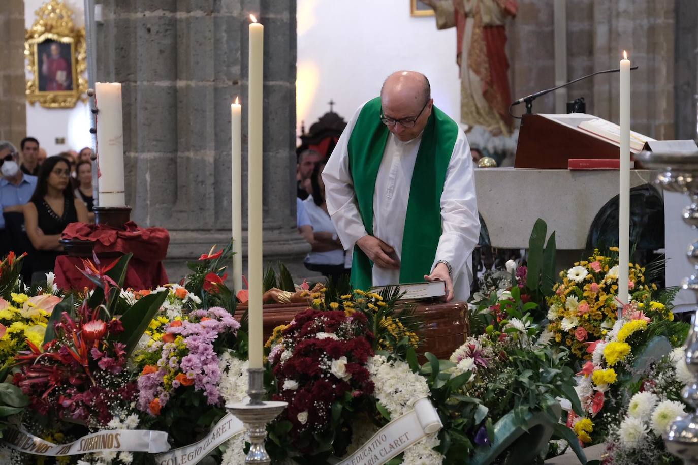 Fotos: Emotivo funeral del padre Fuertes