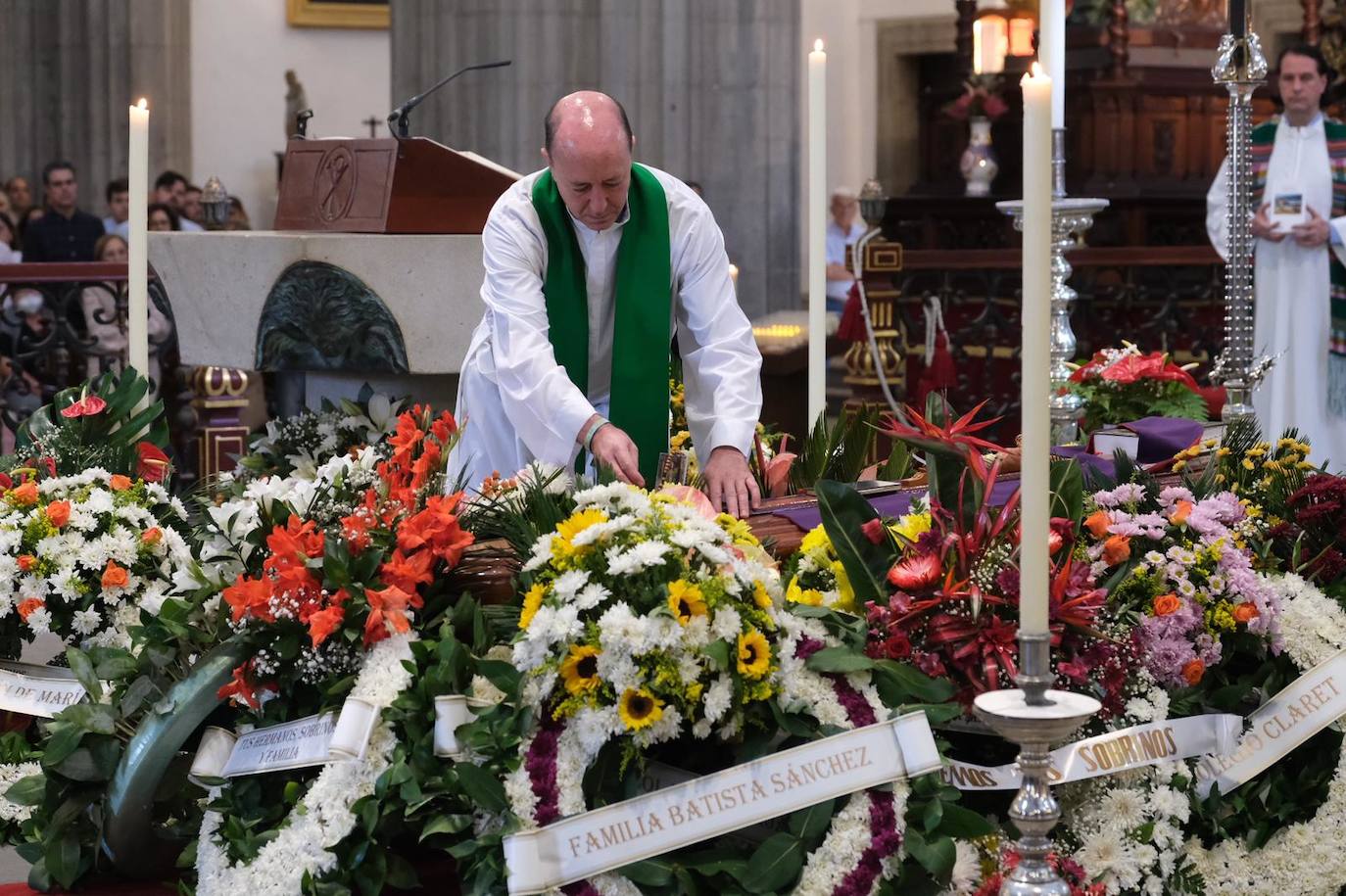 Fotos: Emotivo funeral del padre Fuertes