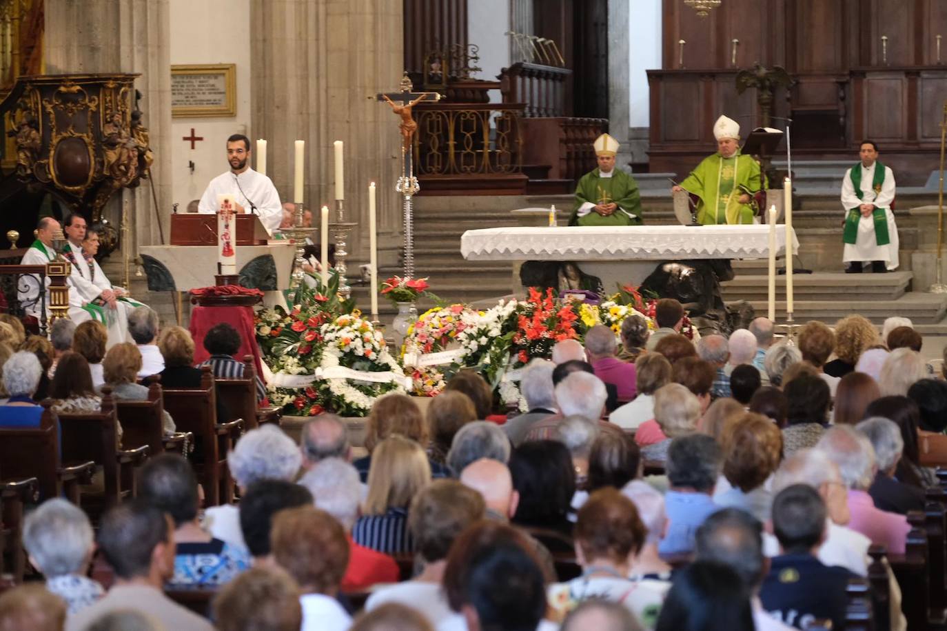 Fotos: Emotivo funeral del padre Fuertes