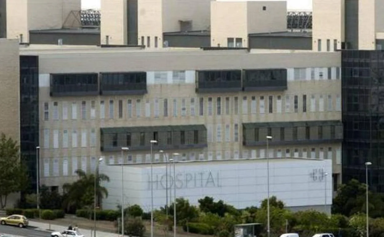 Imagen de archivo de la fachada del hospital doctor Negrín. 