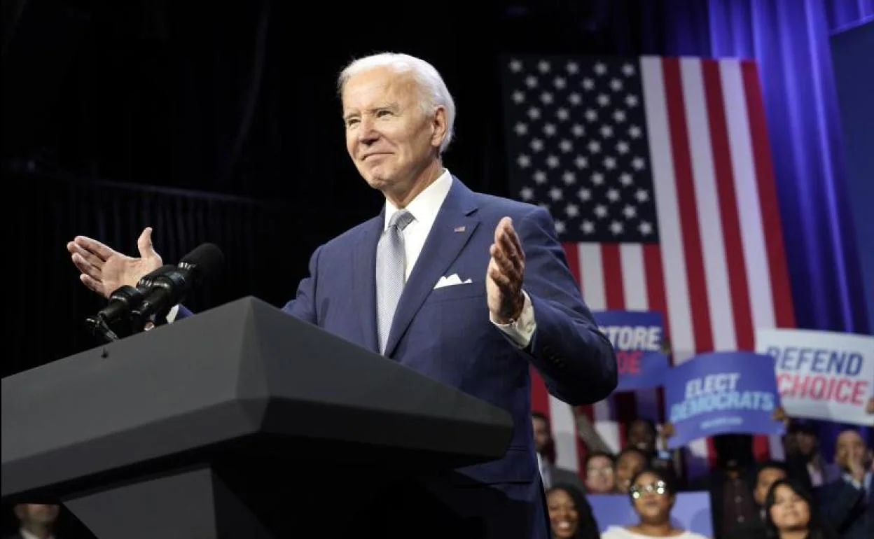 Biden pronuncia un discurso en favor del aborto en un acto político en el Teatro Howard, en Washington. 