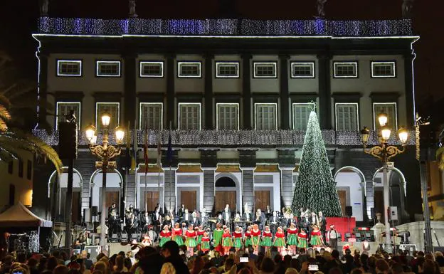 Acto de encendido de las luces de Navidad en Santa Ana en 2021. 