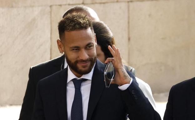 Neymar: «Firmo lo que mi padre me dice y mi sueño era ir al Barça»