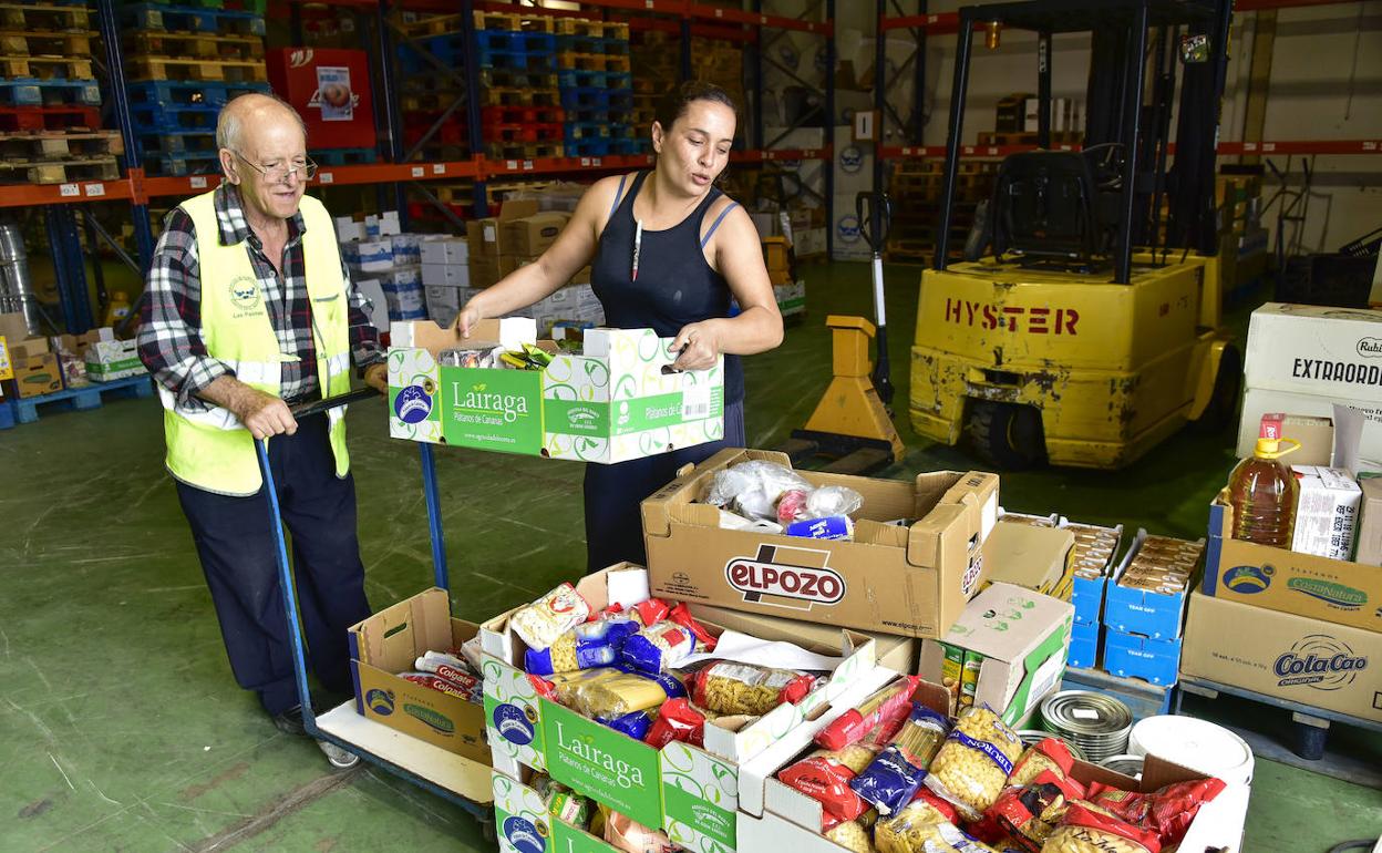 Imagen de archivo de voluntarios en el Banco de Alimentos de Las Palmas. 