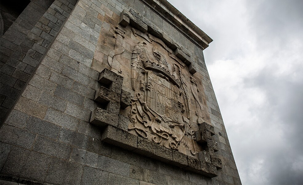 Símbolo franquista en la basílica.