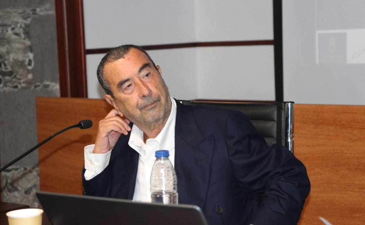 El director de cine José Luis Garci durante la charla que ofreció en la Casa-Museo Pérez Galdós. 