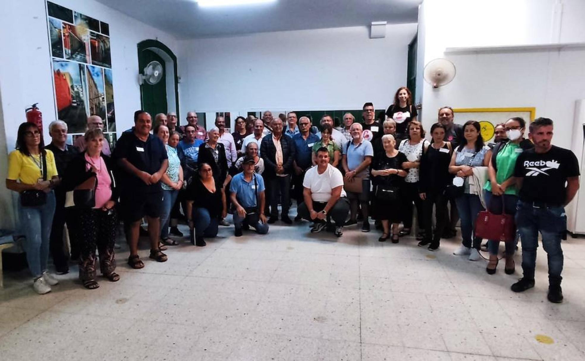 Representantes vecinales en la reunión que se celebró en la noche del jueves. 