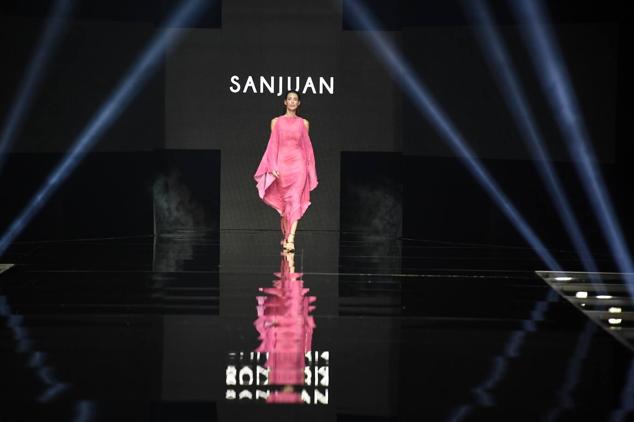 Fotos: San Juan juega con el rosa orquídea y el verde tropical en Moda Cálida