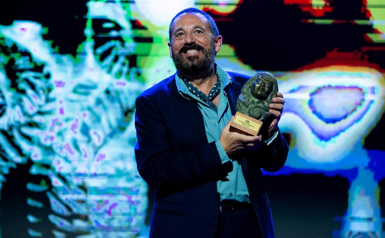 Pepón Nieto recibió el premio Guayarmina de Honor. 