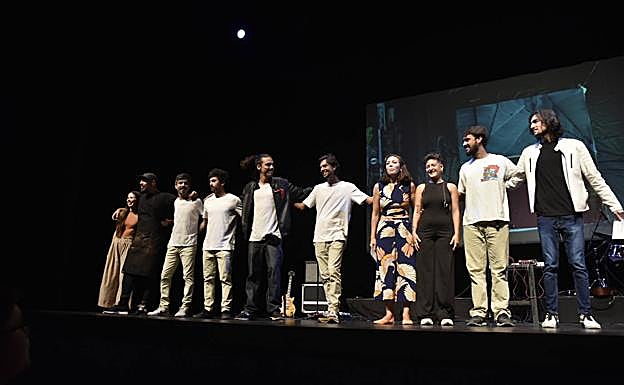 Foto de familia de los participantes. 