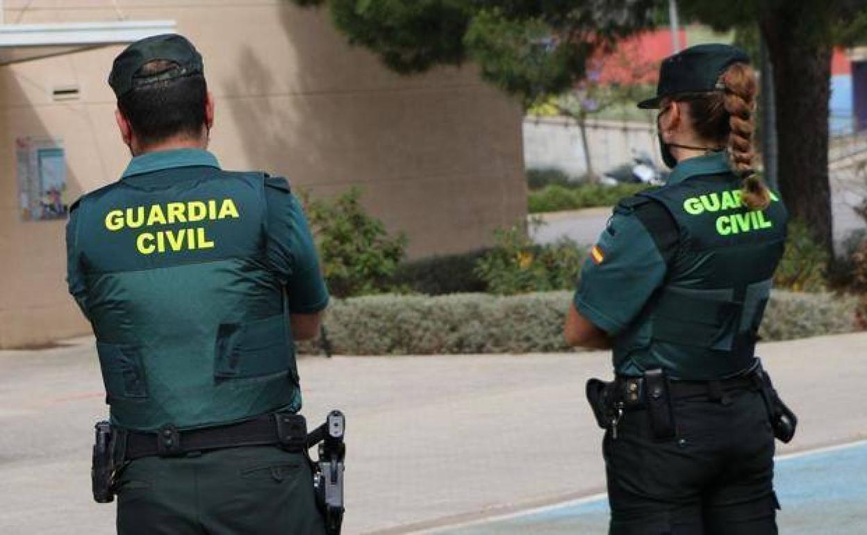 Imagen de archivo de un binomio de la Guardia Civil. 