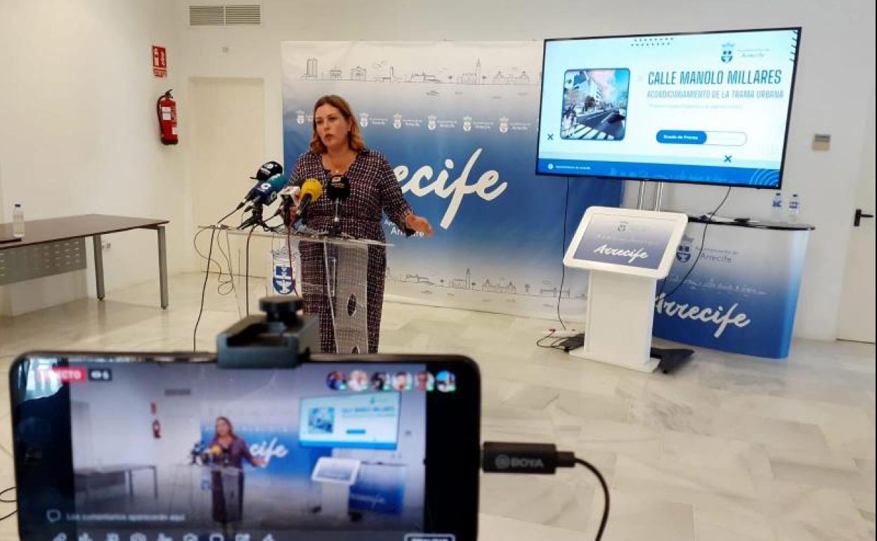 Presentación de los cambios en Manolo Millares, con la alcaldesa, Ástrid Pérez. 