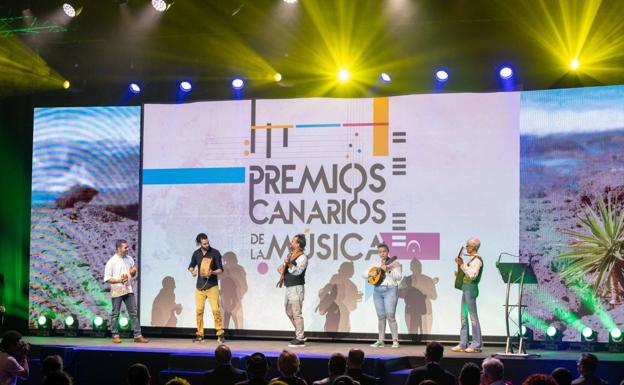 Imagen principal - Lajalada triunfa en los Premios Canarios de la Música