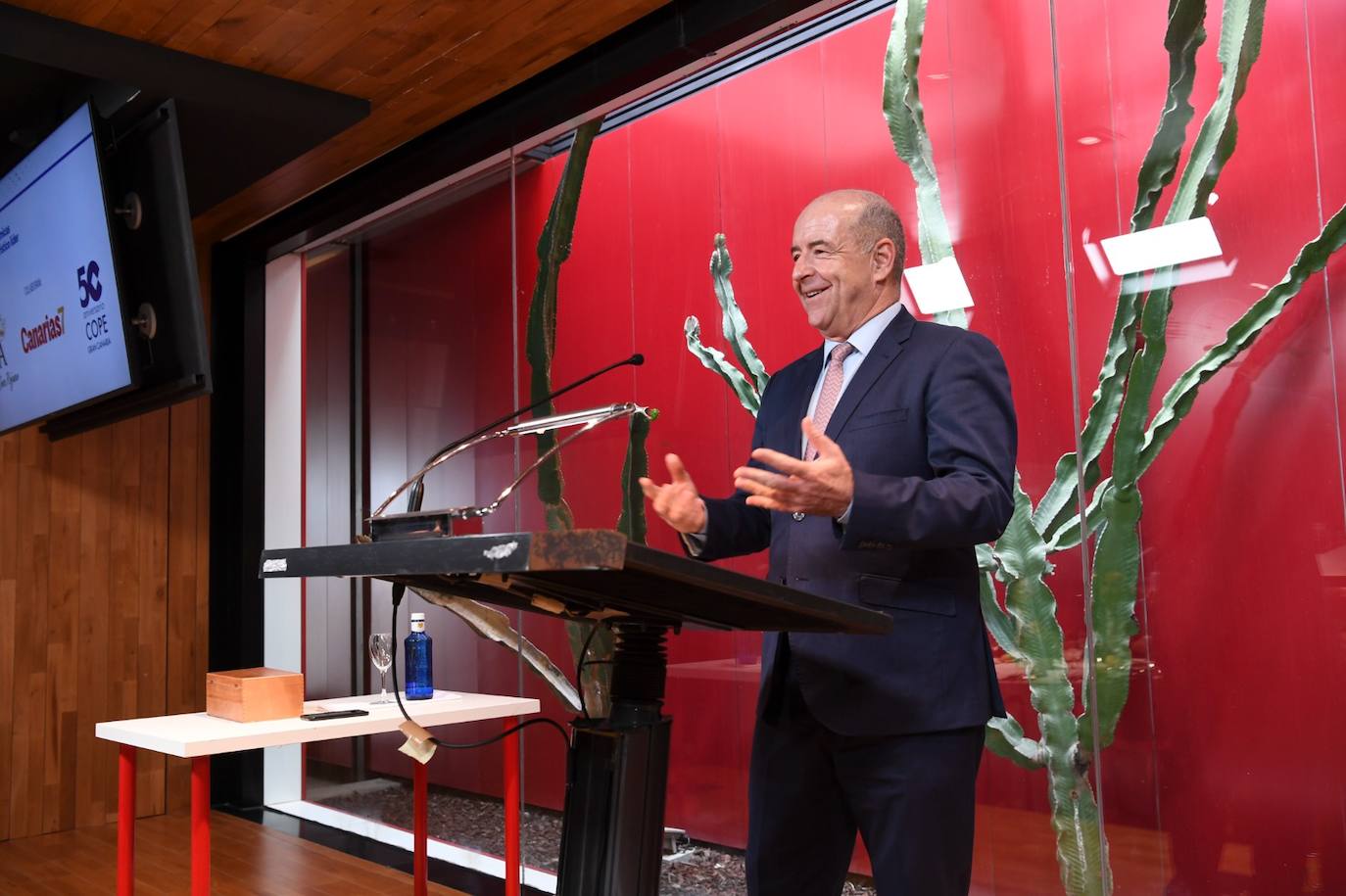 Fotos: Encuentro con el presidente de la Confederación Canaria de Empresarios, Pedro Ortega