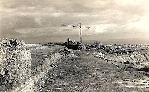 Construcción del centro en El Lasso.