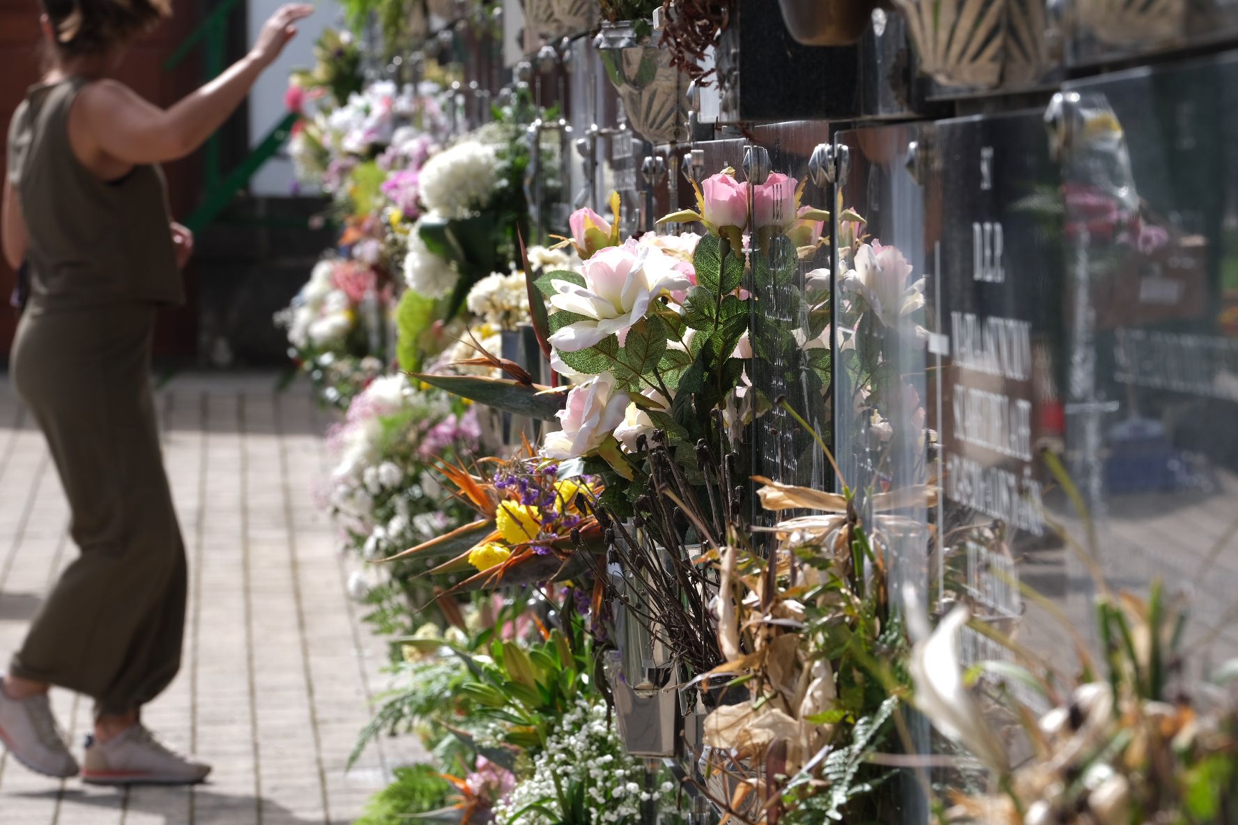 Fotos: Visita a los cementerios con la celebración de Todos los Santos