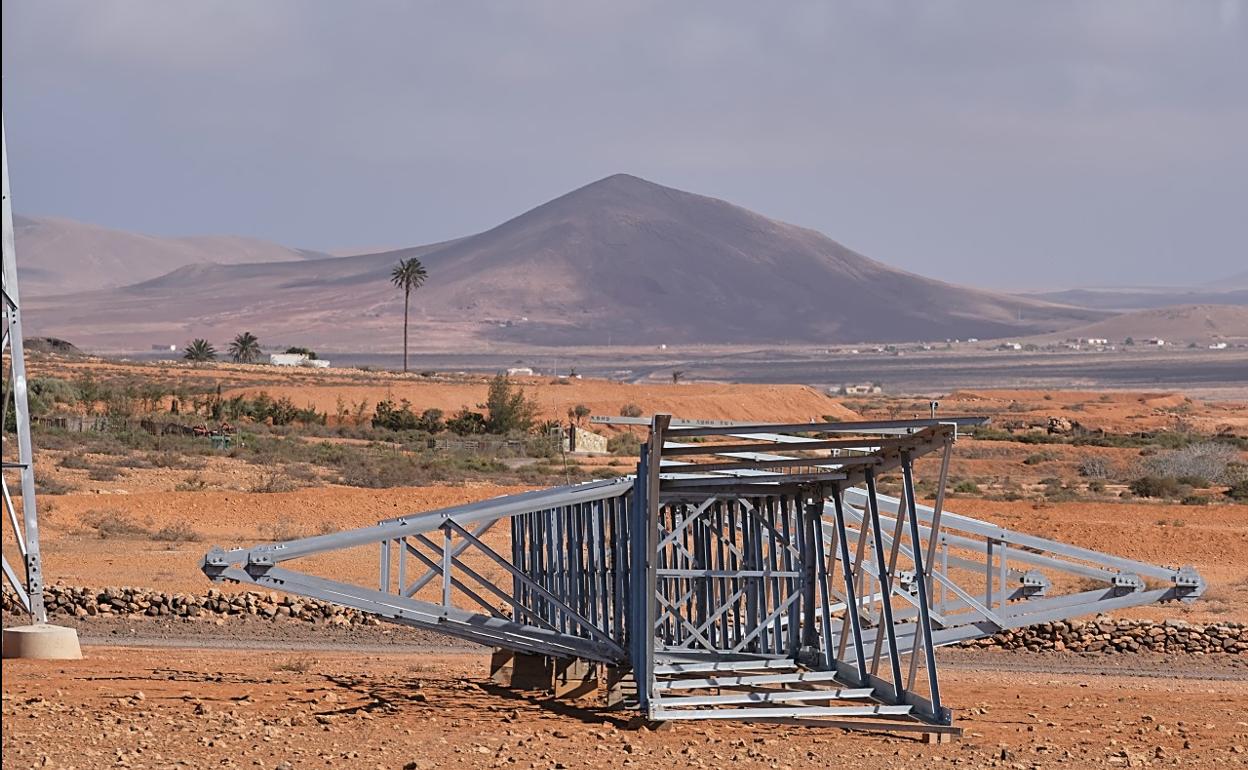 Torretas eléctricas a 132 kilovoltios en El Espinal, en el llano de Ampuyenta. 