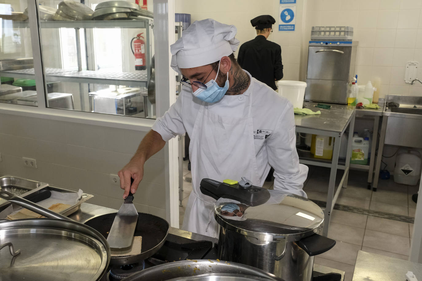 Fotos: La Escuela de Cocina y Hostelería de Ingenio pondrá su excelencia al servicio de la Feria del Sureste
