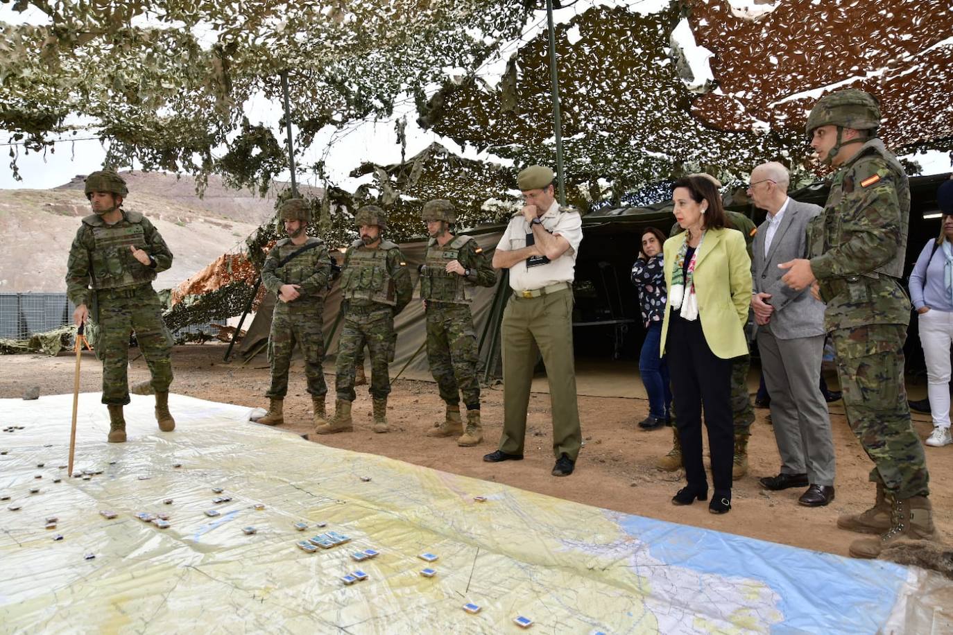 Fotos: La ministra de Defensa, Margarita Robles, visita la base del Ejército de Tierra General Alemán Ramírez y el Arsenal de la Armada