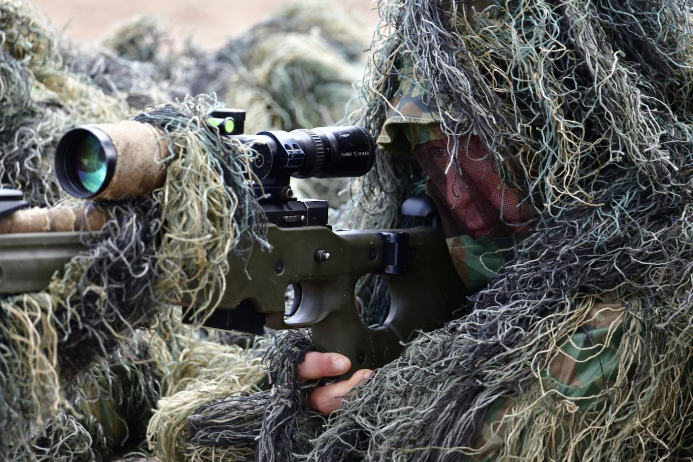 Fotos: La ministra de Defensa, Margarita Robles, visita la base del Ejército de Tierra General Alemán Ramírez y el Arsenal de la Armada
