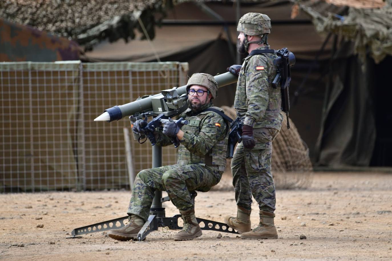 Fotos: La ministra de Defensa, Margarita Robles, visita la base del Ejército de Tierra General Alemán Ramírez y el Arsenal de la Armada
