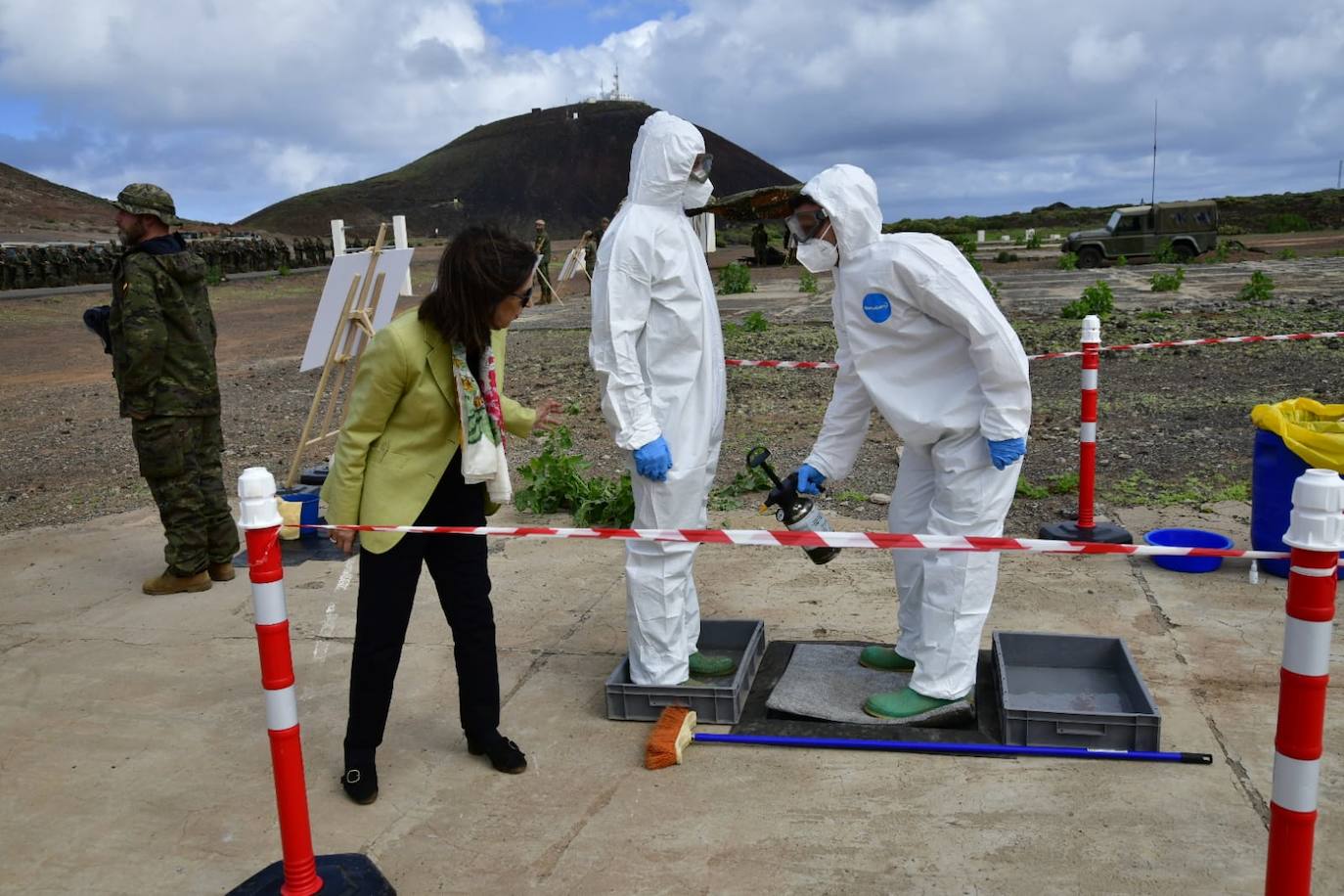 Fotos: La ministra de Defensa, Margarita Robles, visita la base del Ejército de Tierra General Alemán Ramírez y el Arsenal de la Armada