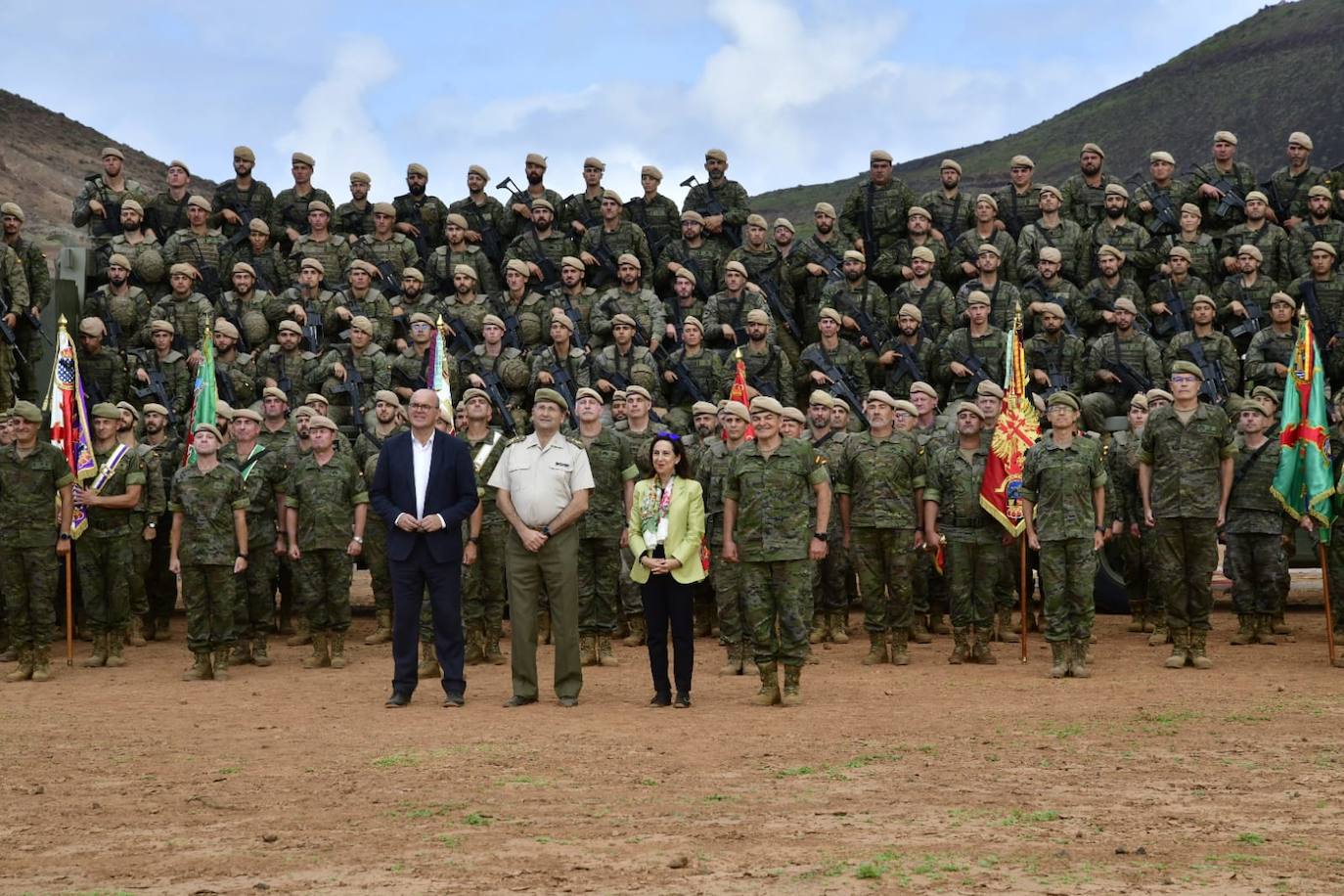 Fotos: La ministra de Defensa, Margarita Robles, visita la base del Ejército de Tierra General Alemán Ramírez y el Arsenal de la Armada