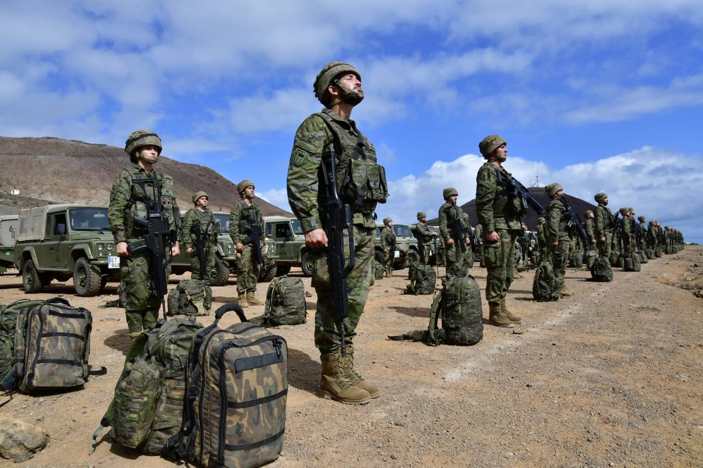Fotos: La ministra de Defensa, Margarita Robles, visita la base del Ejército de Tierra General Alemán Ramírez y el Arsenal de la Armada