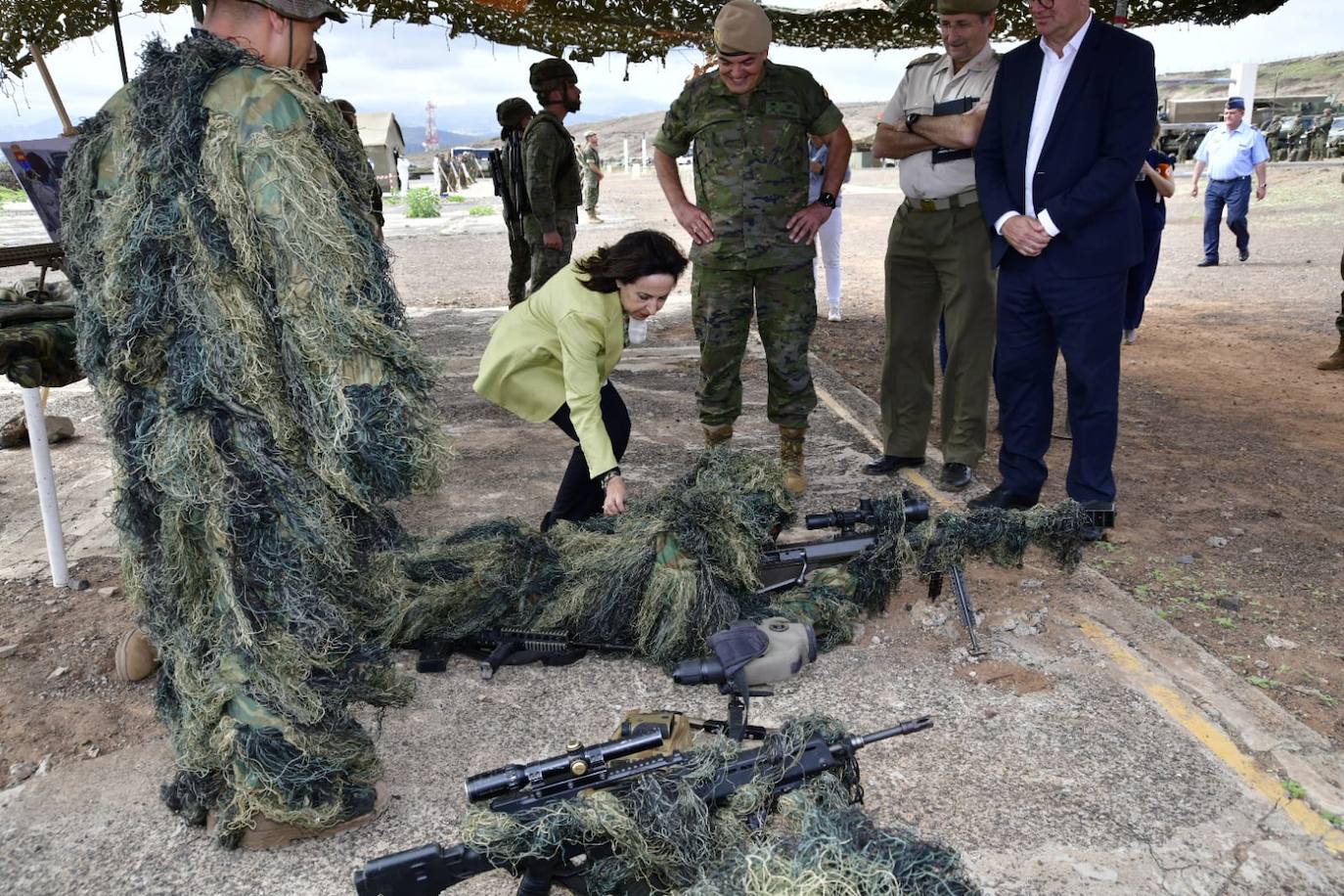 Fotos: La ministra de Defensa, Margarita Robles, visita la base del Ejército de Tierra General Alemán Ramírez y el Arsenal de la Armada