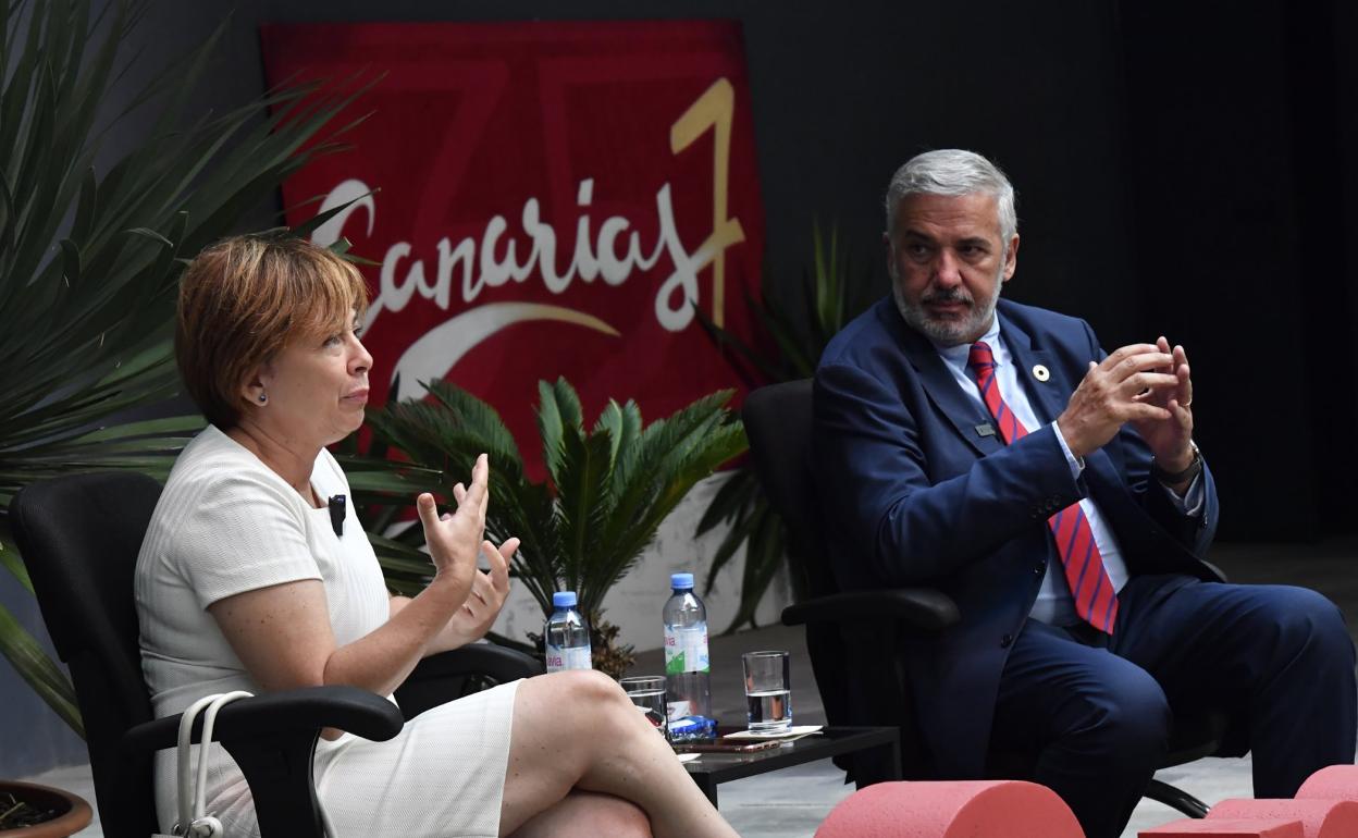 Rosa Aguilar, rectora de la ULL, y Lluís Serra, rector de la ULPGC, en un encuentro que tuvo lugar en CANARIAS7. 
