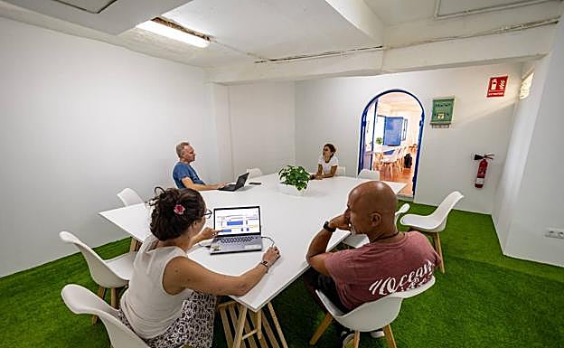 Varios usuarios en una de las salsa. 