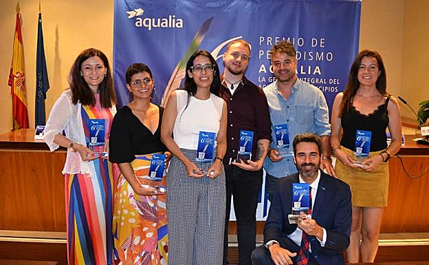 Foto de los premiados en la 6ª edición, de izquierda a derecha: Eva González (2º Accésit), Vanesa de la Cruz (1º Accésit), Raquel Montenegro (ganadora), David Pajuelo, Huego Kukla y Rubén Ortega (1ª Mención Especial) y Eva Rodríguez (2ª Mención Especial).