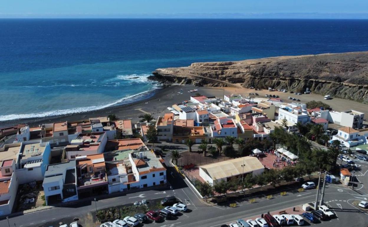 Pueblo de Ajuy, con la carpa donde se celebró el acto este fin de semana. 