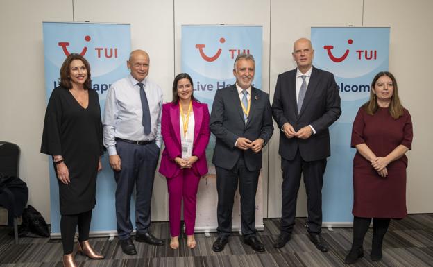 Imagen del encuentro mantenido entre el Gobierno de Canarias y los responsables de TUI en la WTM. 