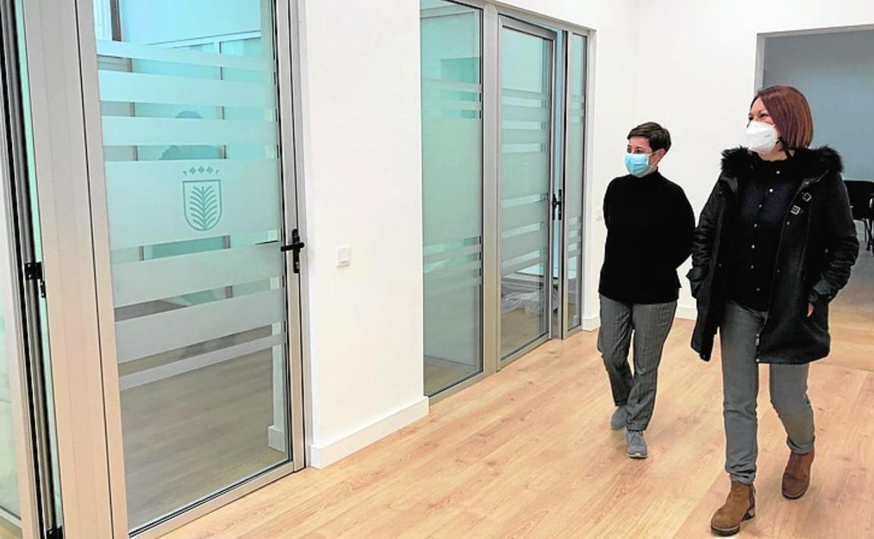 Imagen de archivo de una visita de la concejala Carmen Luz Vargas a Distrito Cento.