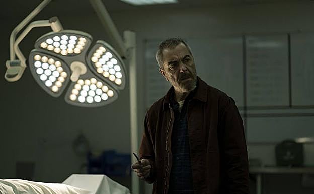 La serie es un frenético thiller lleno de sospechosos. 