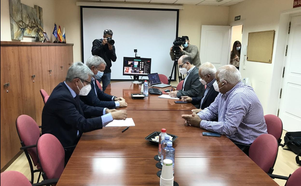 Último encuentro mantenido entre Franquis y la FET, en marzo. 