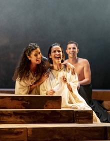 Imagen secundaria 2 - Distintos momentos de la presentación del montaje. 