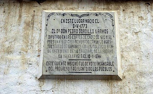 Placa situada en la fachada de la casa natal de Pedro José Gordillo y Ramos. 