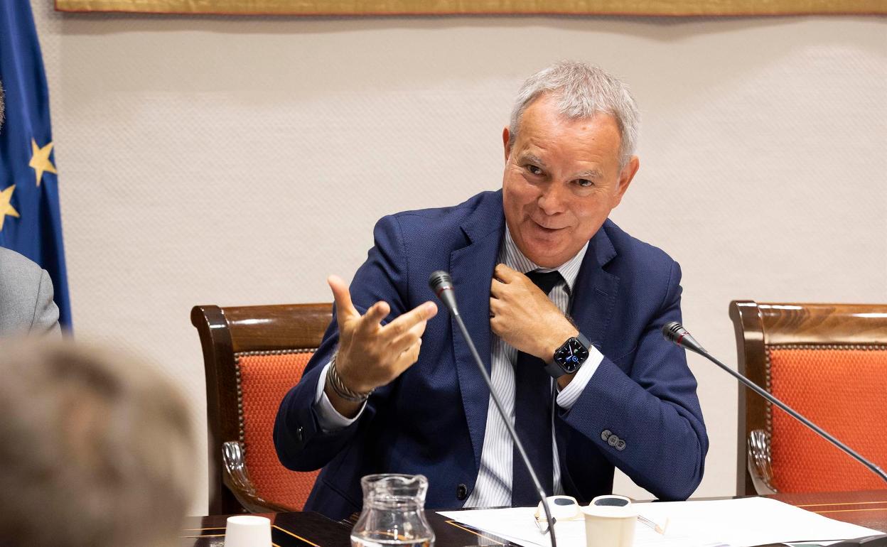 Imagen de archivo del consejero Sebastián Franquis en el Parlamento de Canarias. 