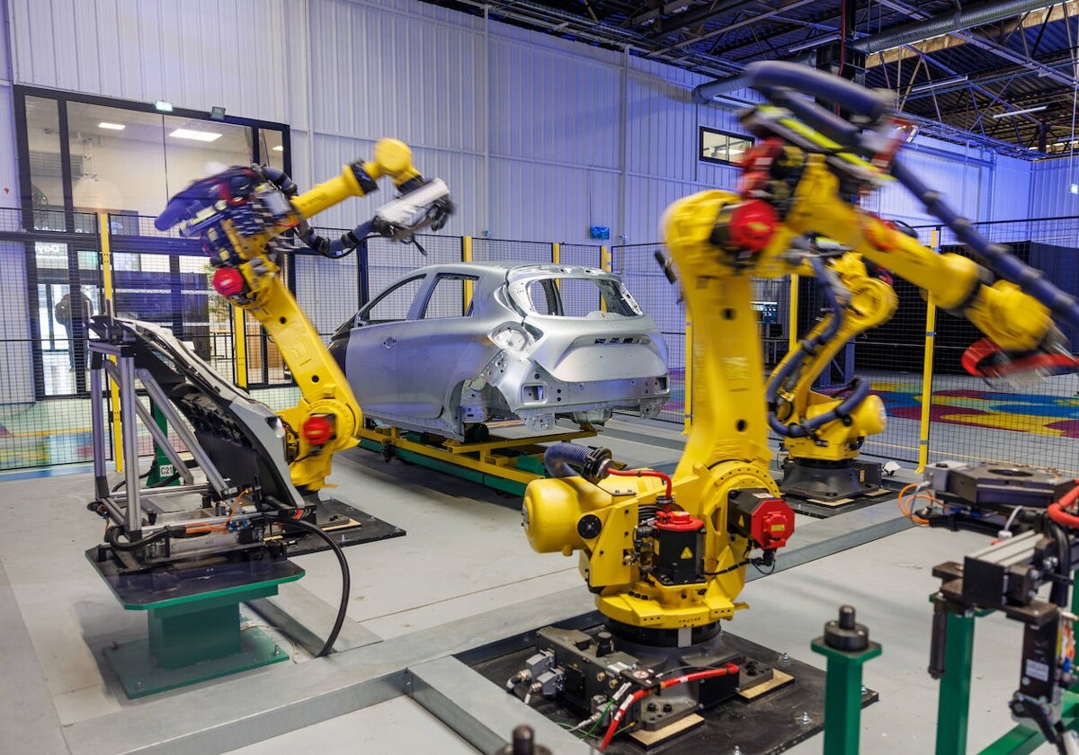 Demostración de los brazos robóticos en la fábrica de Flins de Renault