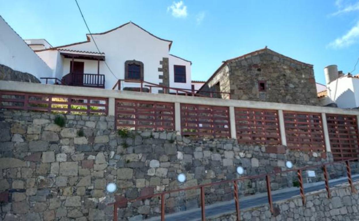 Vista del inmueble que acogerá la sede de la Fundación Risco Caído en el casco de Tejeda. 